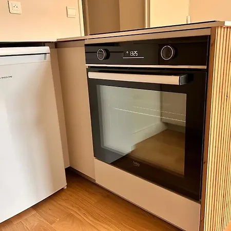 Beautiful, Modern 1-bed Apartment, 5 Mins Rer A Apartment
