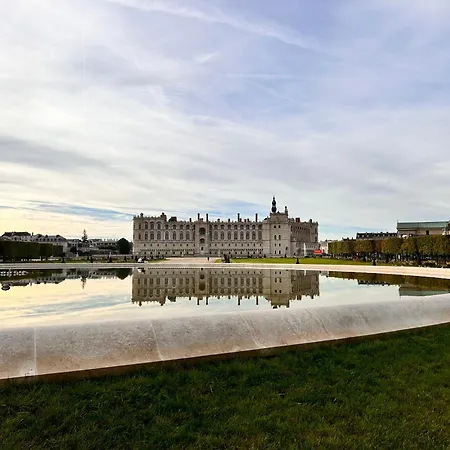 Beautiful, Modern 1-bed Apartment, 5 Mins Rer A