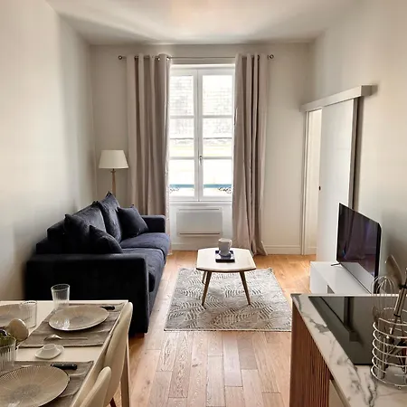 Apartment Beautiful, Modern 1-bed Apartment, 5 Mins Rer A *